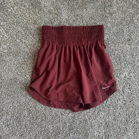 Nike Dri-FIT One Ultra High-Waisted Shorts | Dark Team Red - Picture 2 of 4